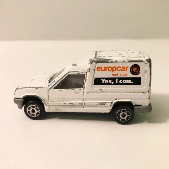 Lot of 4 Majorette Cars Bank Security Jeep Cherokee Renault Express Ambulance - Picture 16 of 16